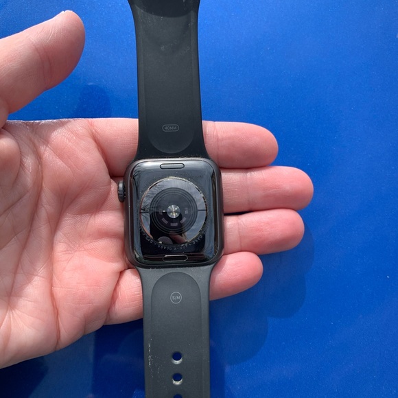 4 Series iWatch - Picture 2 of 2